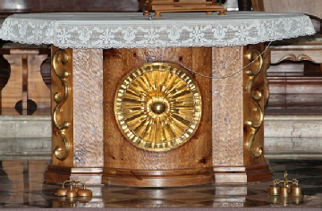 Volksaltar in der Notburgakirche in Eben