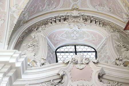 Bewegte Architektur und Stuck in der Notburgakirche in Eben